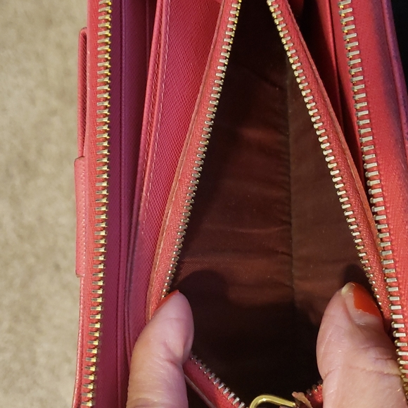 100% authentic pre-loved Prada safiano wallet ribbon Pink In good used condition - Picture 10 of 10